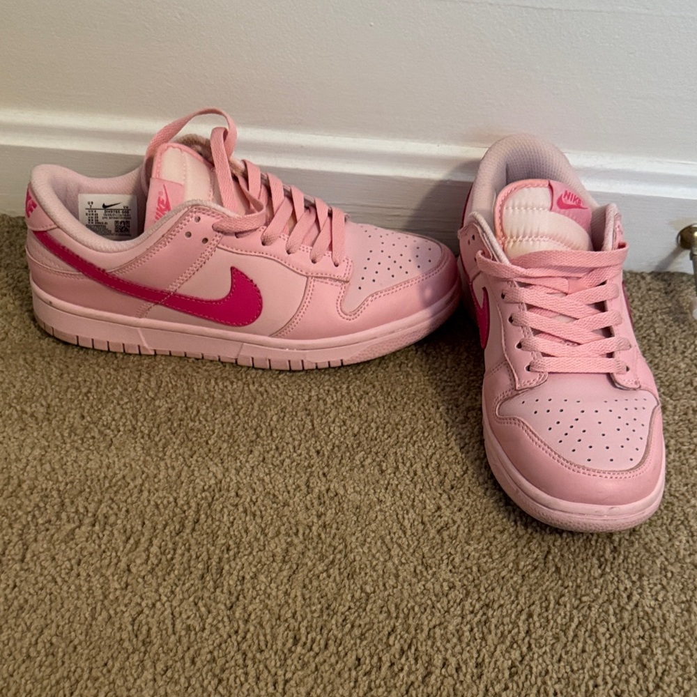Nike Dunk Low Triple Barbie Pink